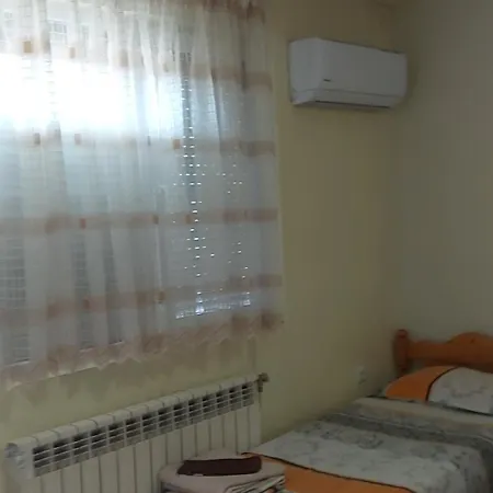 Πανσιόν Lora