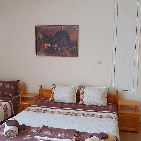 Lora Πανσιόν